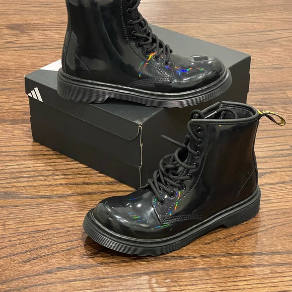EUC Girls Dr. Martens Shiny Black Boots Rainbow Iridescent girls size 3 - Picture 5 of 11